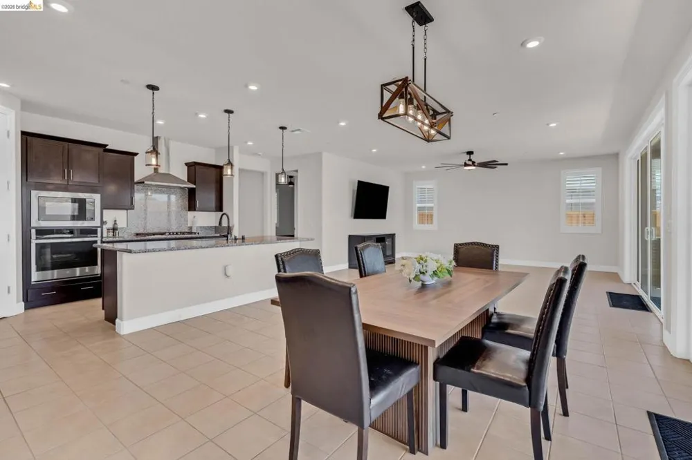 1553 Base Ct Dixon, CA 95620
