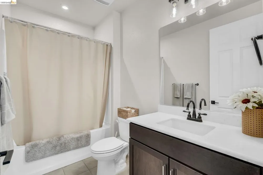 1553 Base Ct Dixon, CA 95620