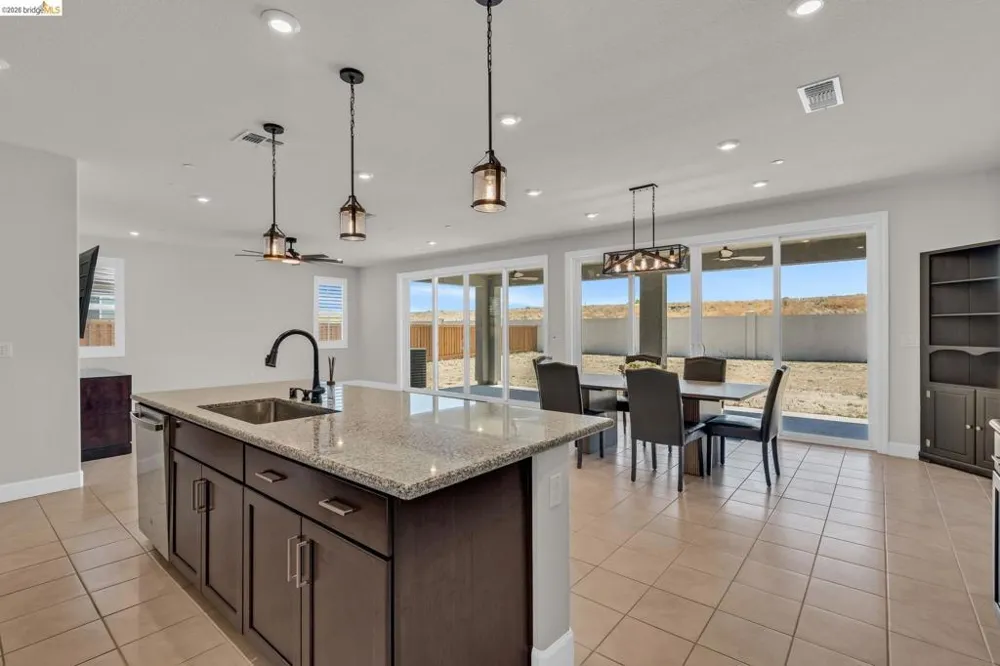 1553 Base Ct Dixon, CA 95620