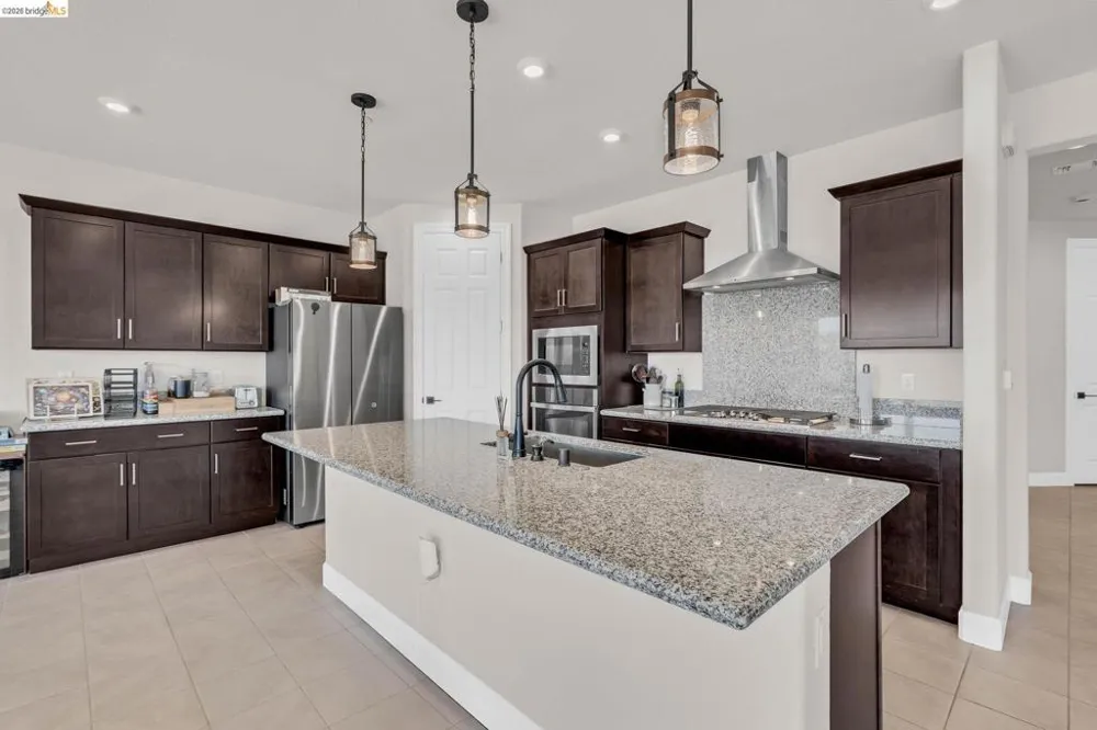 1553 Base Ct Dixon, CA 95620