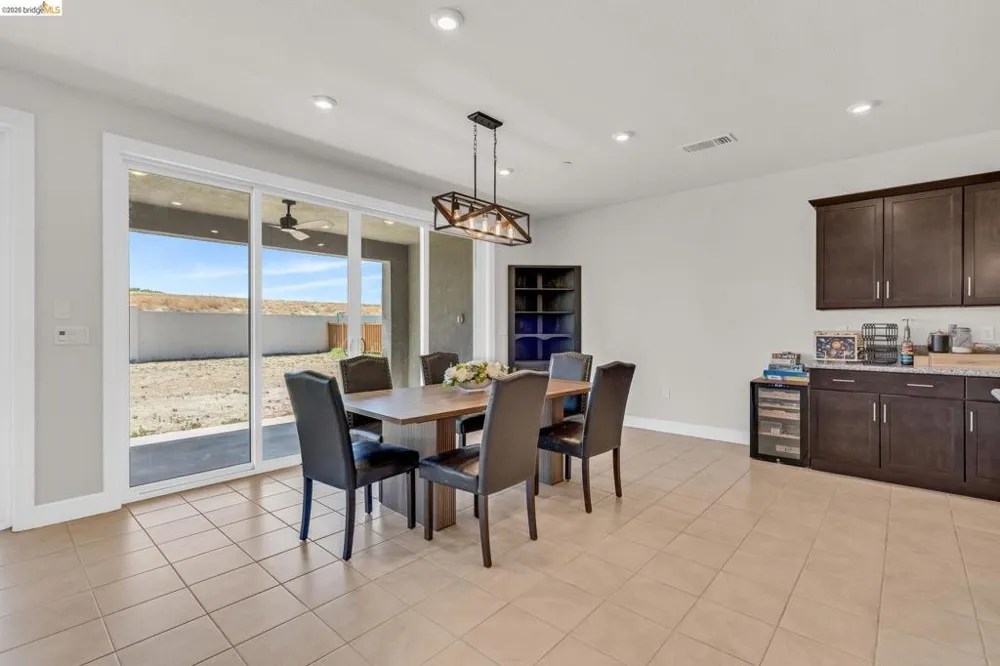 1553 Base Ct Dixon, CA 95620