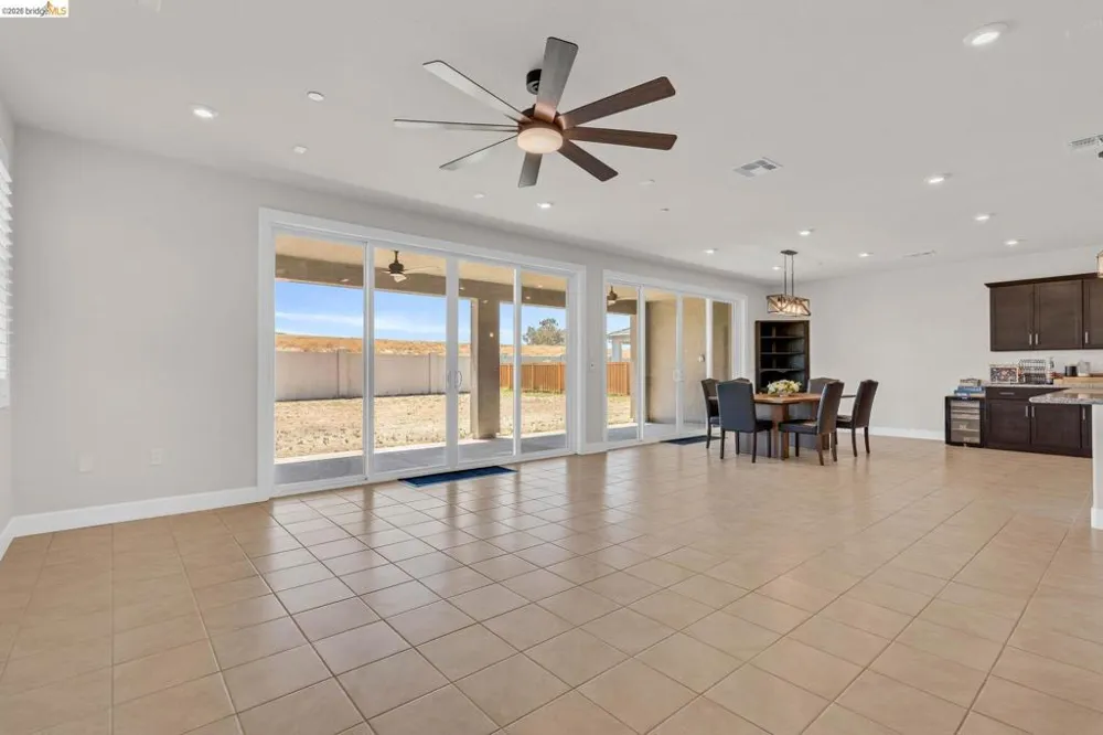 1553 Base Ct Dixon, CA 95620