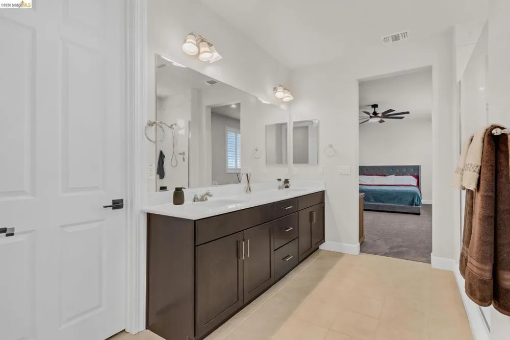 1553 Base Ct Dixon, CA 95620