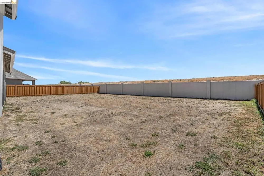 1553 Base Ct Dixon, CA 95620