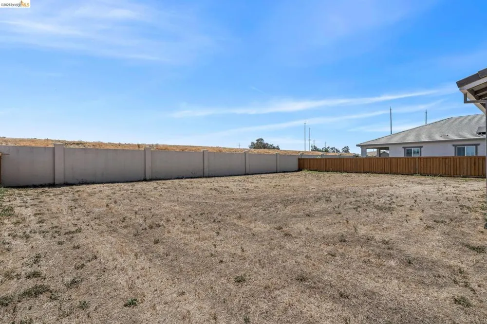 1553 Base Ct Dixon, CA 95620