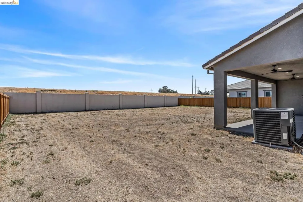 1553 Base Ct Dixon, CA 95620