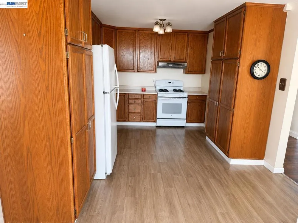 1565 Timothy Dr San Leandro, CA 94577