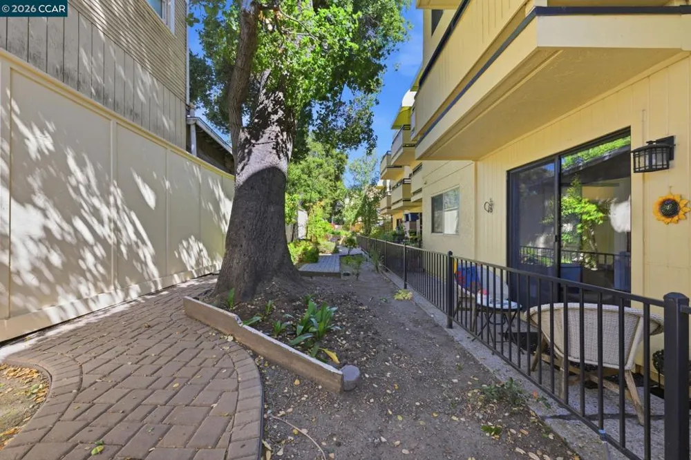 324 Catalpa St #120 San Mateo, CA 94401