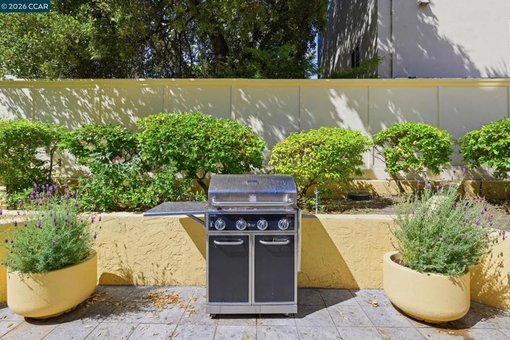 324 Catalpa St #120 San Mateo, CA 94401