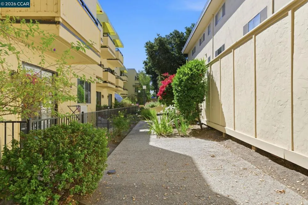 324 Catalpa St #120 San Mateo, CA 94401