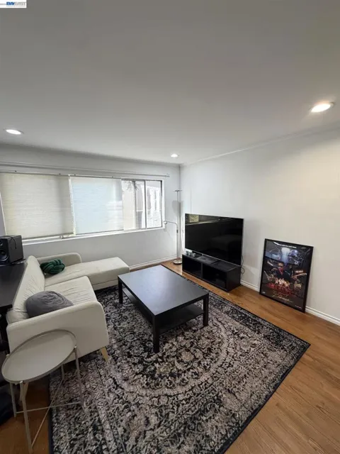 1015 Kings Rd #309