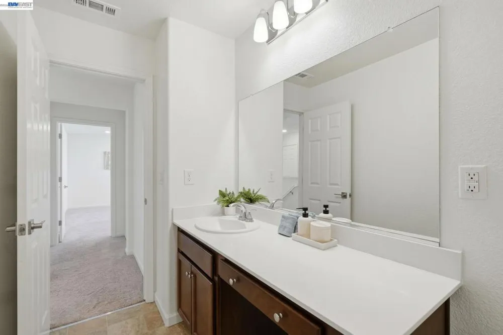 639 Rosedale Way Lathrop, CA 95330