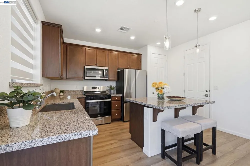 639 Rosedale Way Lathrop, CA 95330