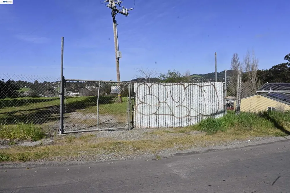 3944 La Cima Rd El Sobrante, CA 94803