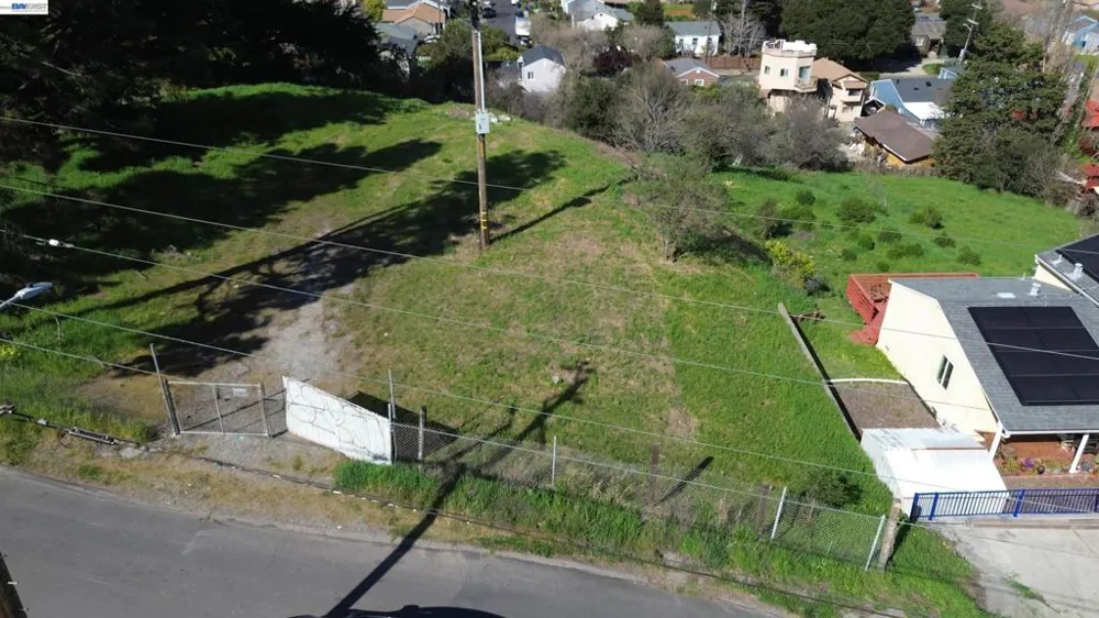3944 La Cima Rd El Sobrante, CA 94803