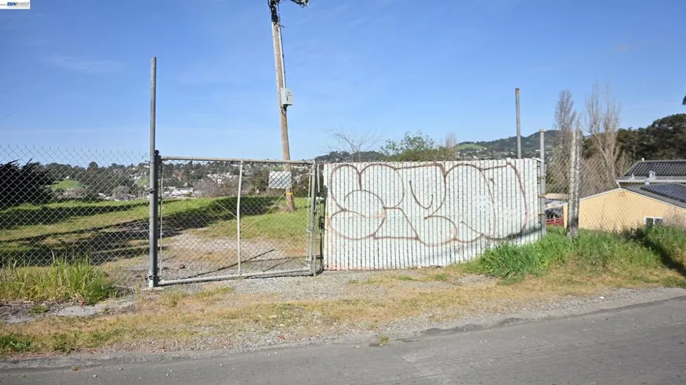 3944 La Cima Rd El Sobrante, CA 94803