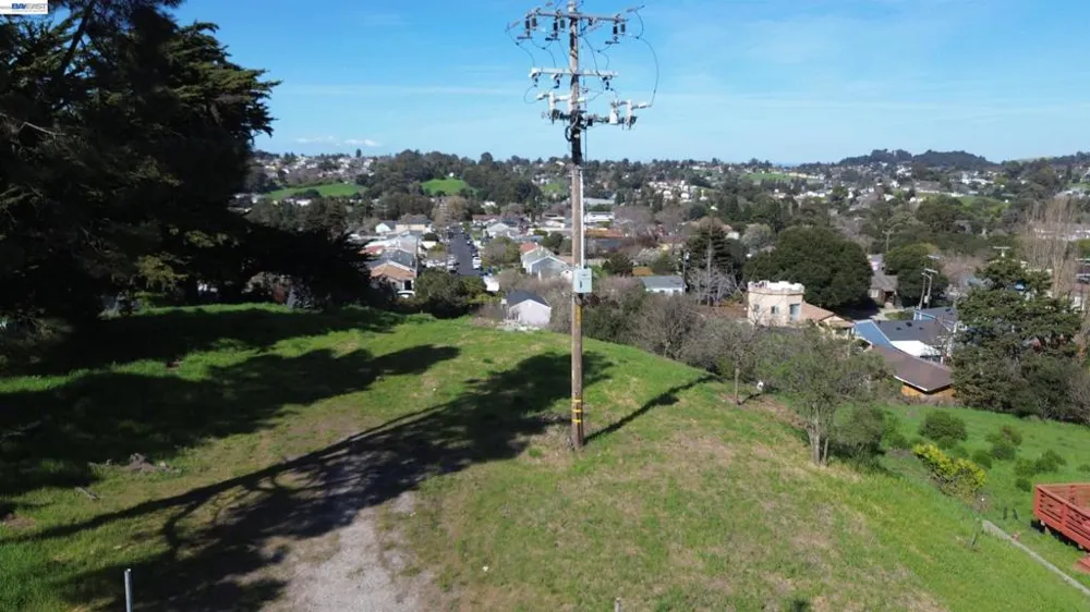 3944 La Cima Rd El Sobrante, CA 94803