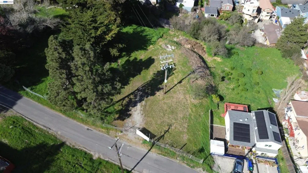 3944 La Cima Rd El Sobrante, CA 94803