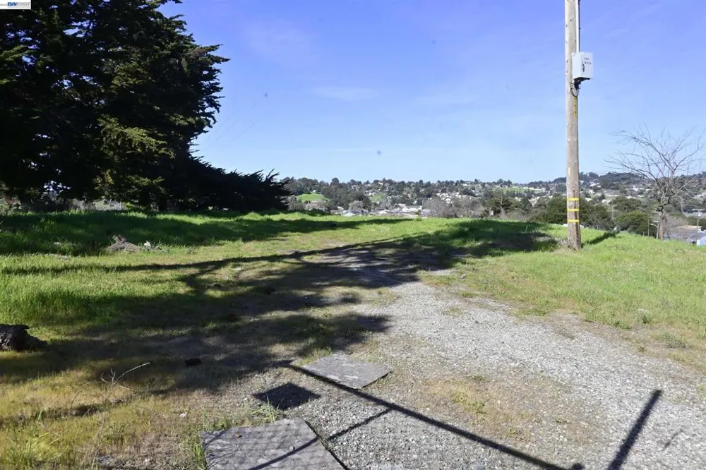 3944 La Cima Rd El Sobrante, CA 94803