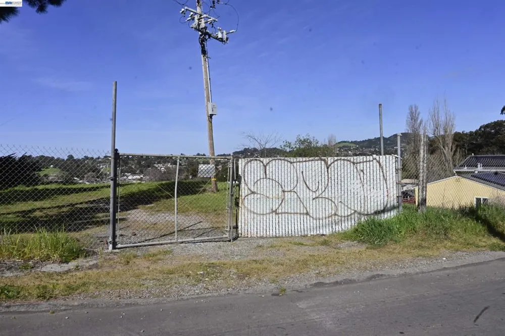 3944 La Cima Rd El Sobrante, CA 94803
