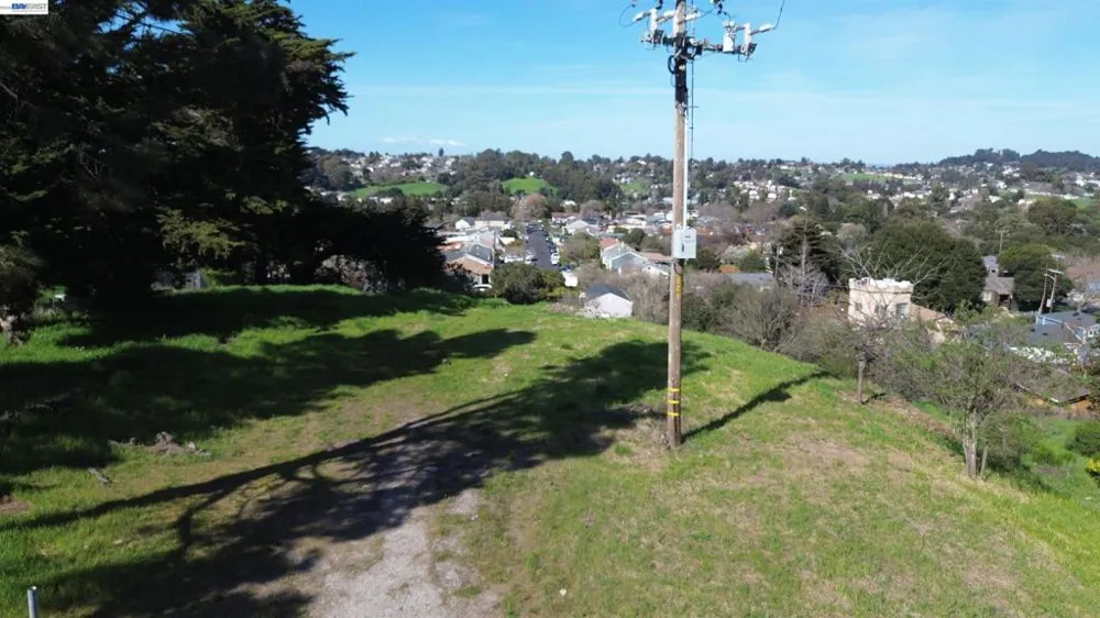 3944 La Cima Rd El Sobrante, CA 94803
