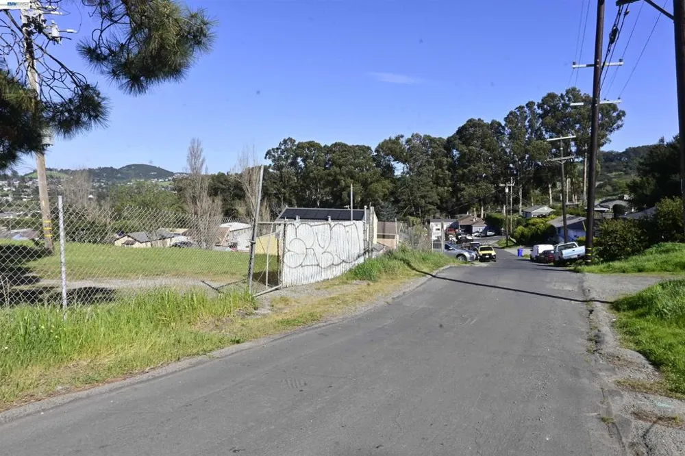 3944 La Cima Rd El Sobrante, CA 94803