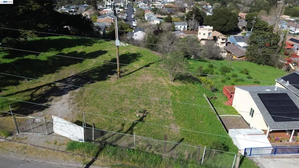3944 La Cima Rd El Sobrante, CA 94803