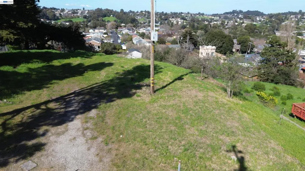3944 La Cima Rd El Sobrante, CA 94803