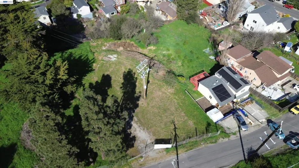 3944 La Cima Rd El Sobrante, CA 94803