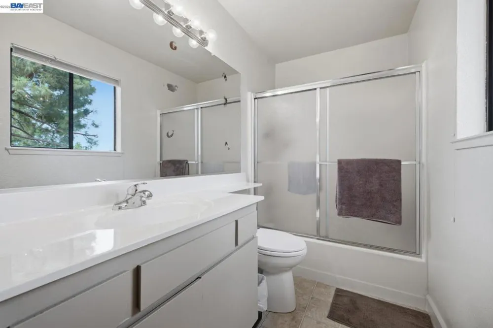 1701 Calais Ct Hayward, CA 94541