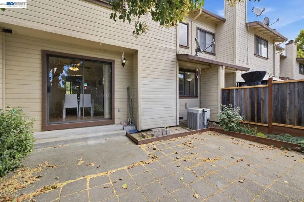 1701 Calais Ct Hayward, CA 94541