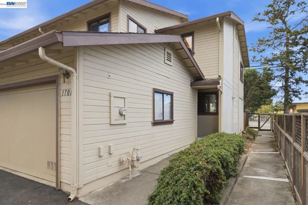 1701 Calais Ct Hayward, CA 94541