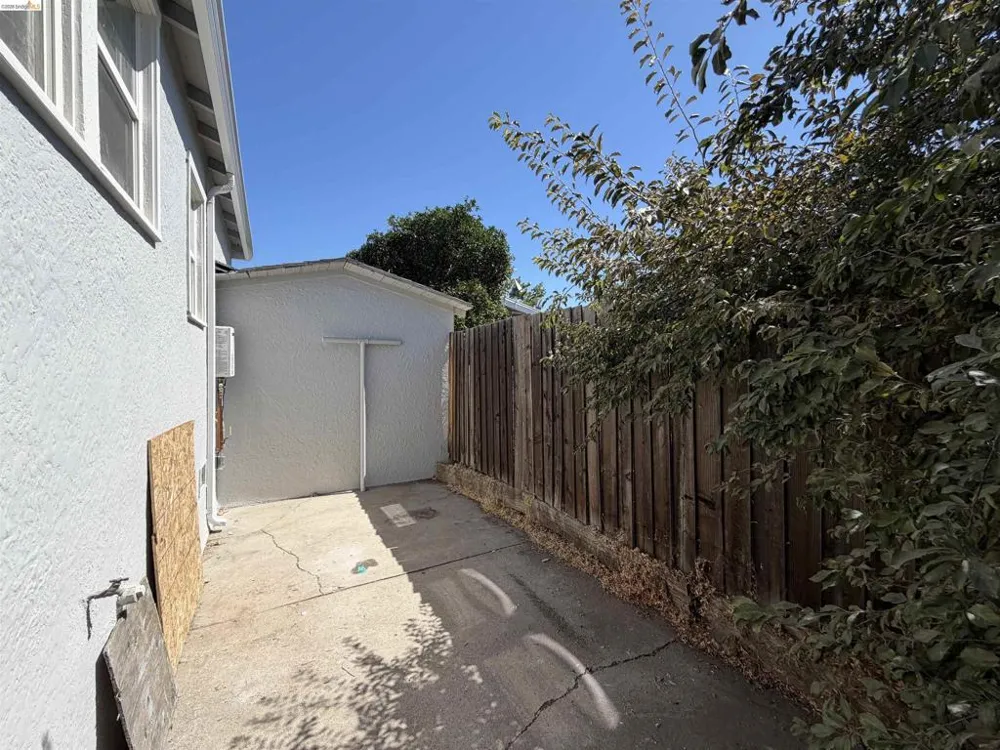 1225 PINE ST Pittsburg, CA 94565