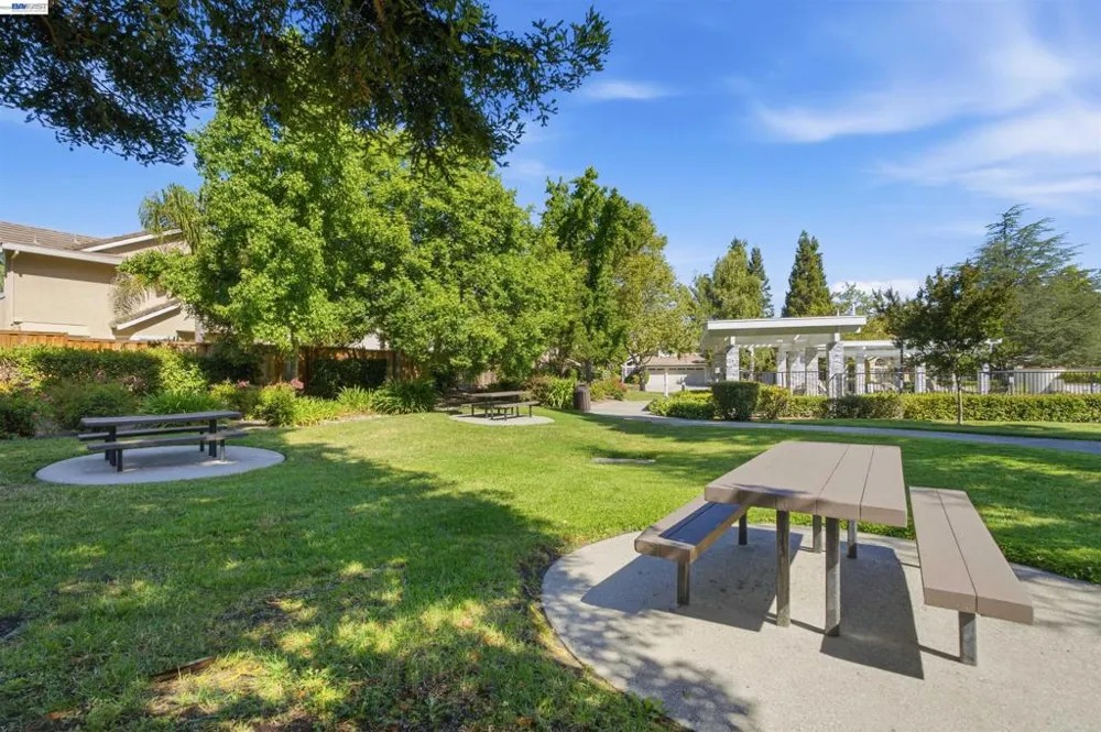 310 Sunset Dr Danville, CA 94506