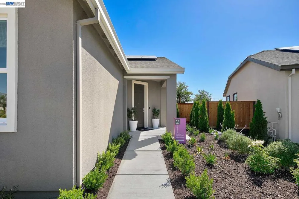 1049 Briar Court Manteca, CA 95336