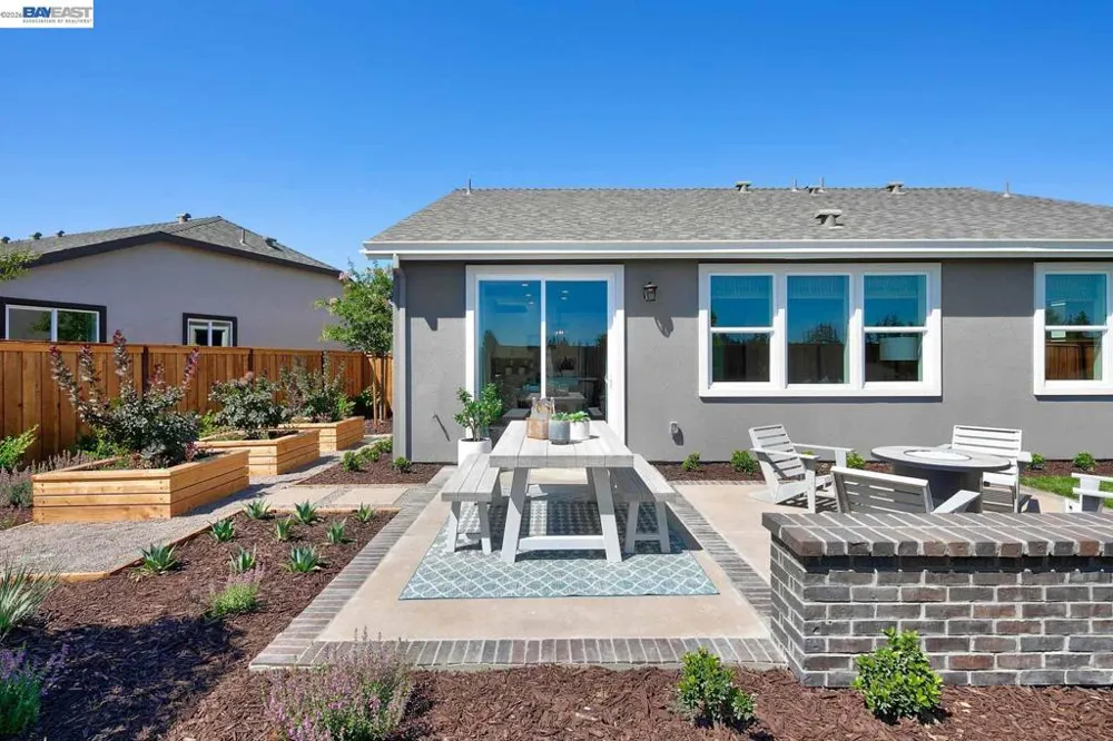 1049 Briar Court Manteca, CA 95336