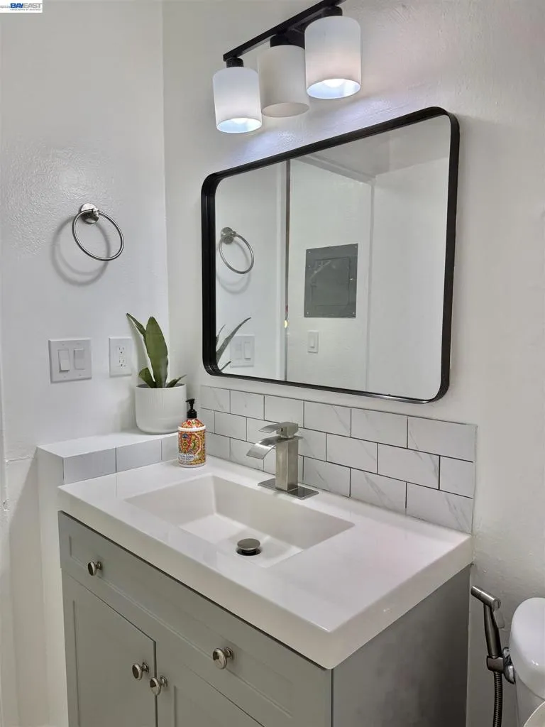 680 Fargo Ave #13 San Leandro, CA 94579