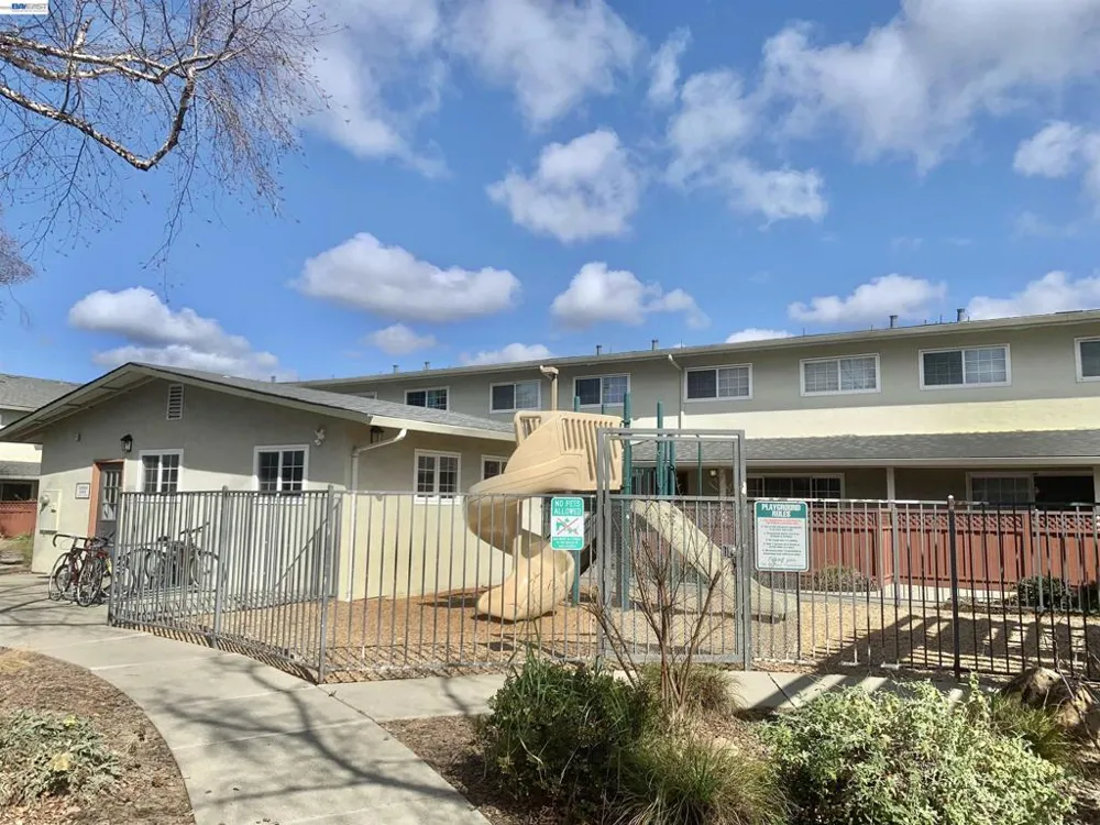 680 Fargo Ave #13 San Leandro, CA 94579