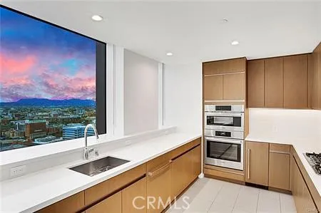 889 Francisco #3206 Los Angeles, CA 90017
