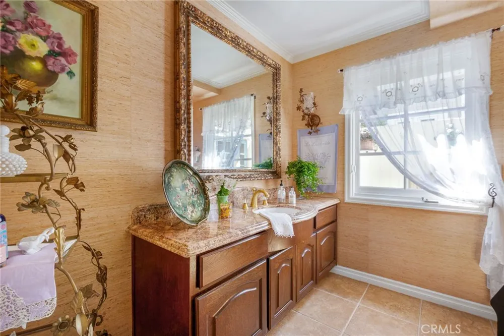 19381 Woodlands Dr Huntington Beach, CA 92648