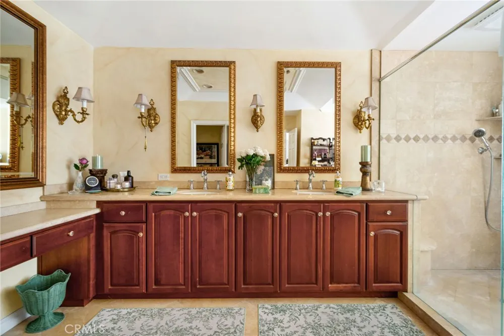 19381 Woodlands Dr Huntington Beach, CA 92648