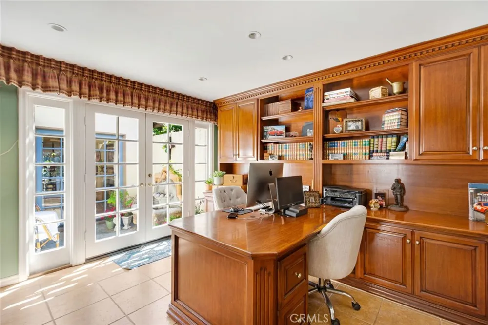 19381 Woodlands Dr Huntington Beach, CA 92648