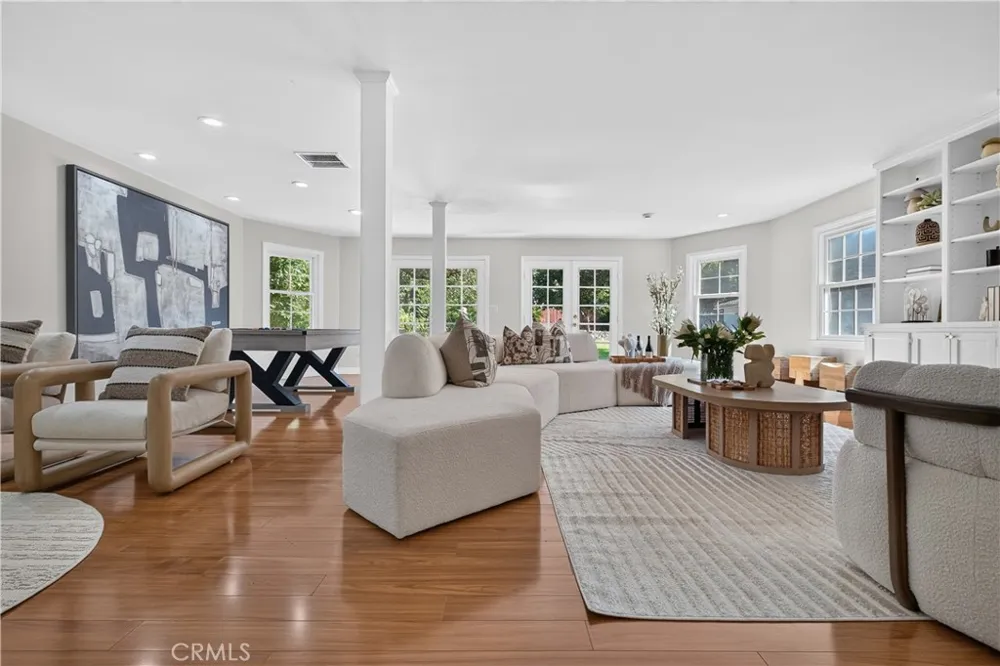 275 Arbolada Dr Arcadia, CA 91006
