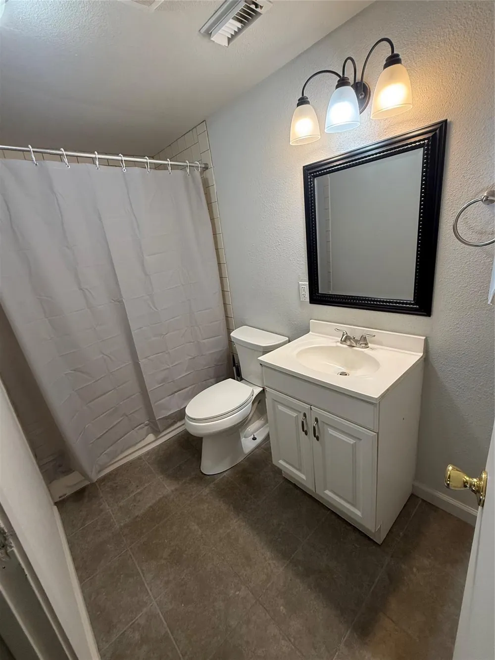 720 Austin Street Clute, TX 77531
