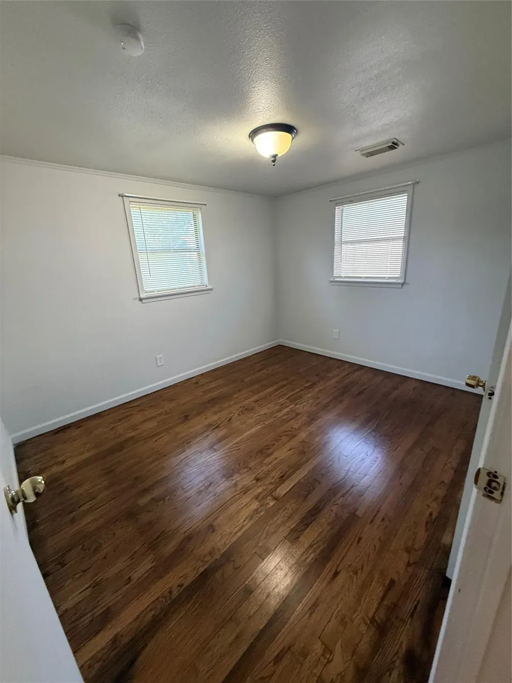 720 Austin Street Clute, TX 77531