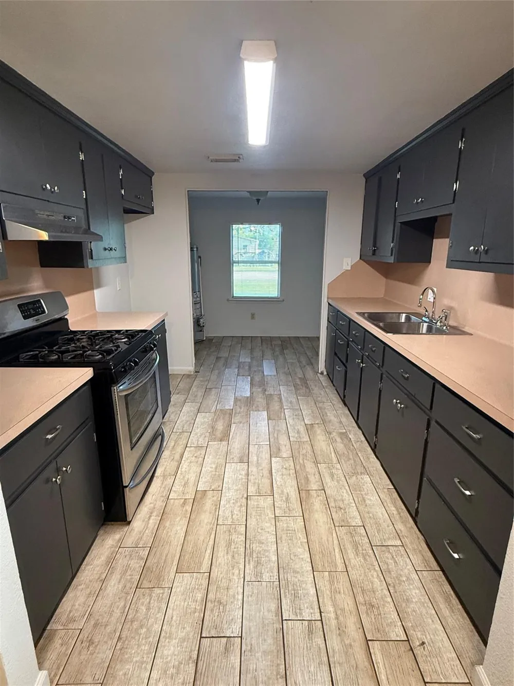 720 Austin Street Clute, TX 77531