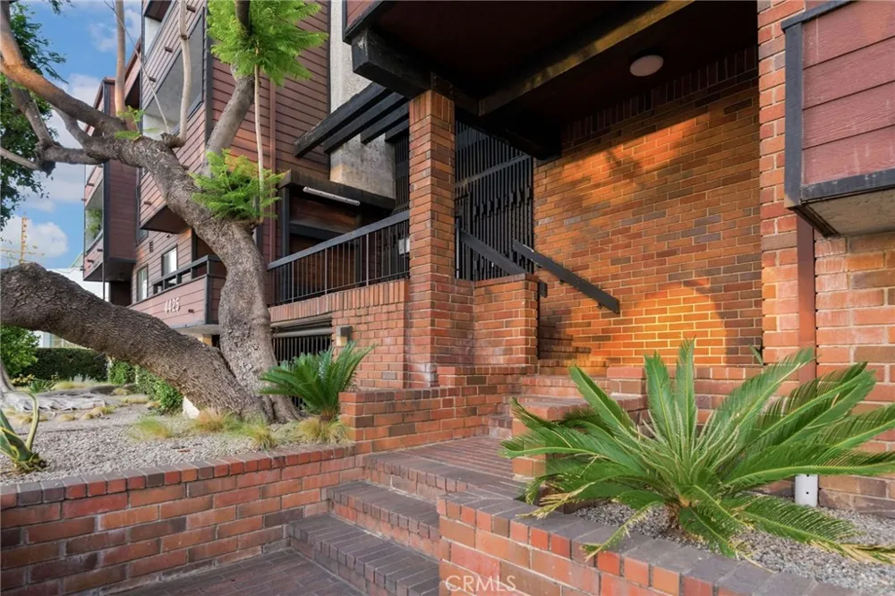 4425 Whitsett Avenue #210 Studio City, CA 91604