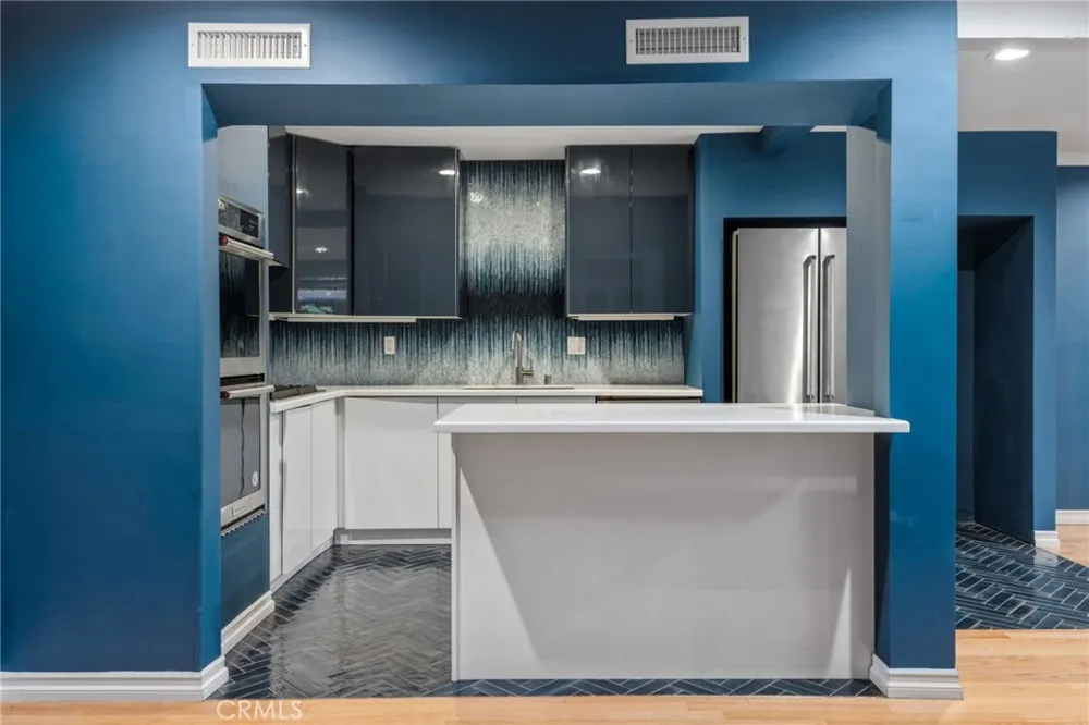 4425 Whitsett Avenue #210 Studio City, CA 91604