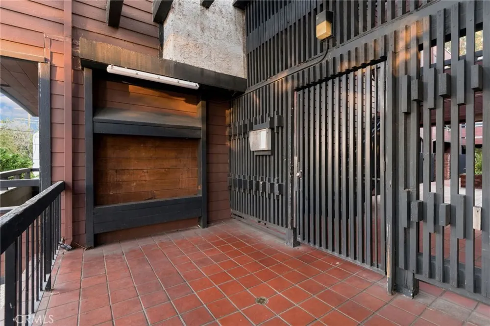 4425 Whitsett Avenue #210 Studio City, CA 91604