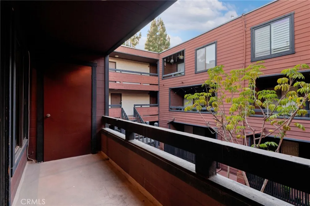 4425 Whitsett Avenue #210 Studio City, CA 91604